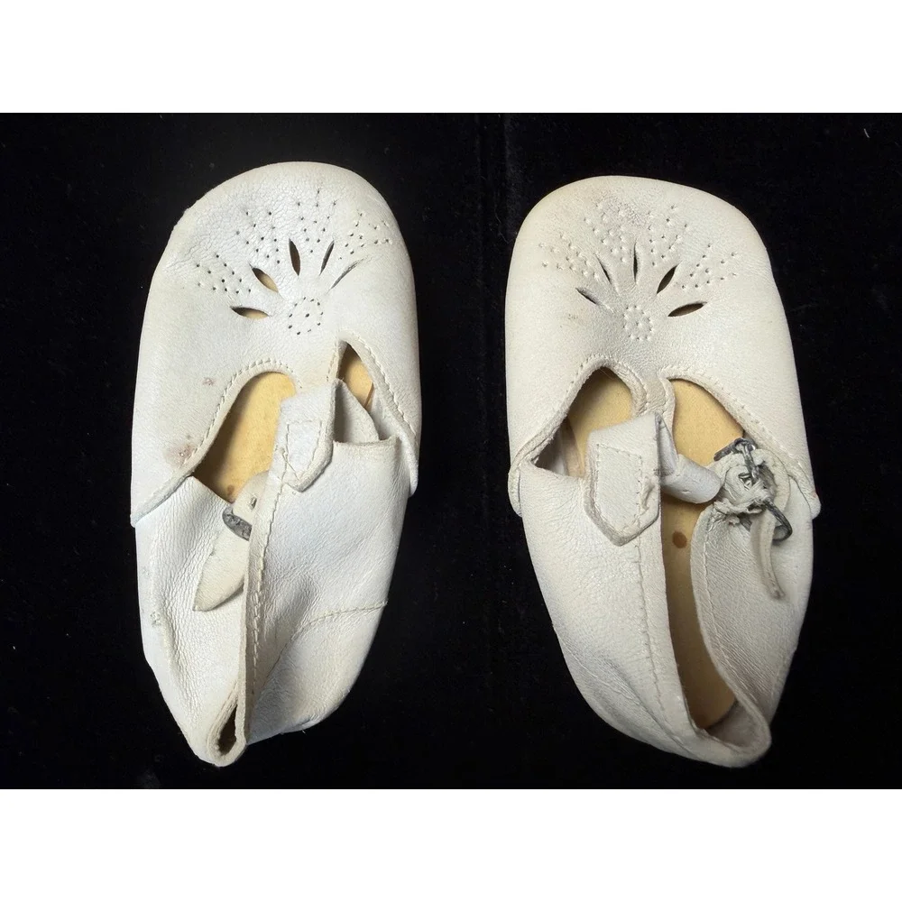 Vintage White Leather Baby Shoes T-Strap Perforated Floral Christening 4 Inch